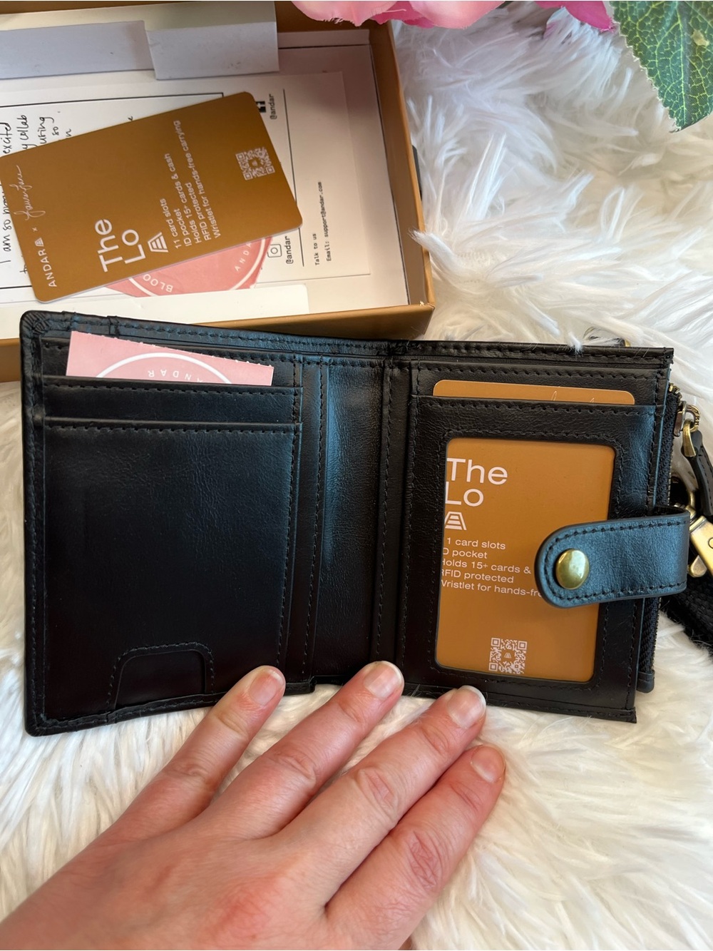 Andar The Lo Wallet in Black micro woven - Picture 6 of 6